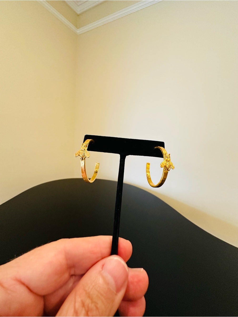Julie Vos Authentic Luxury Designer Minimalist Spring Summer Bee Hoop Earrings - Picture 11 of 17